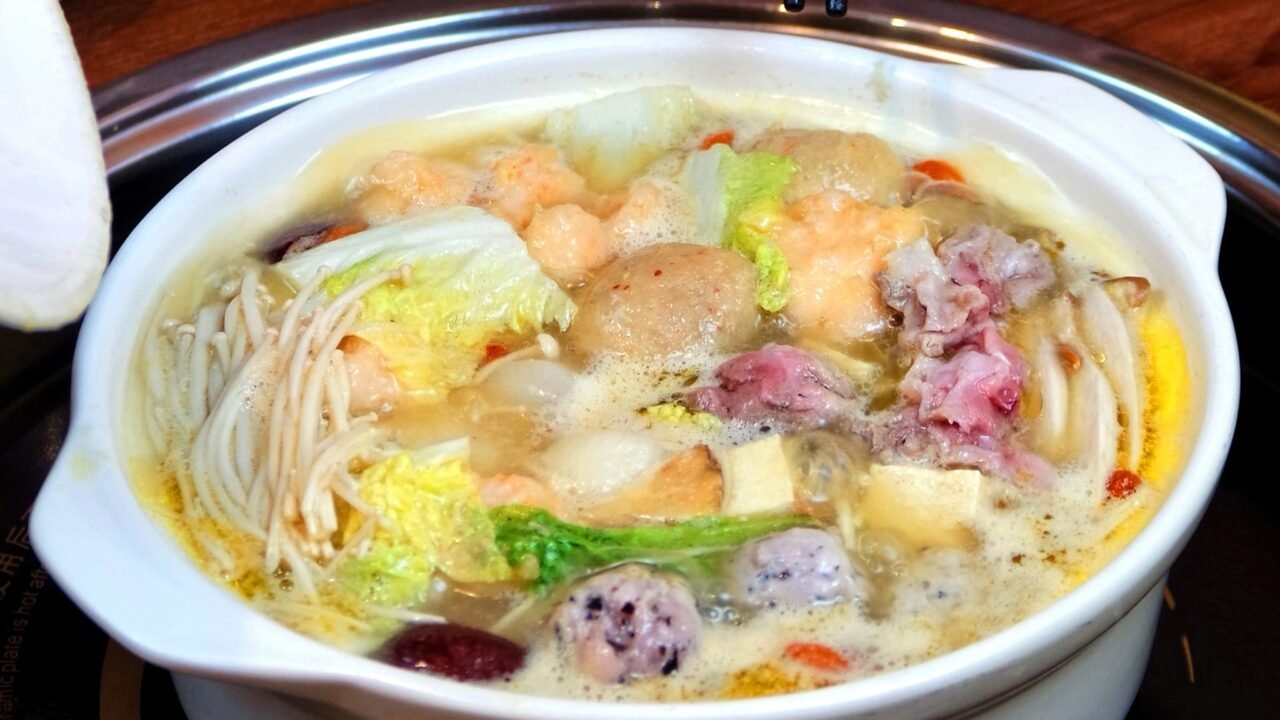 玖鼎猪肚鸡火锅 Iskandar Puteri：一锅8小时精炖传奇鲜汤，药膳滋补与极致美味完美结合，让你的味蕾与身心一次大满足！